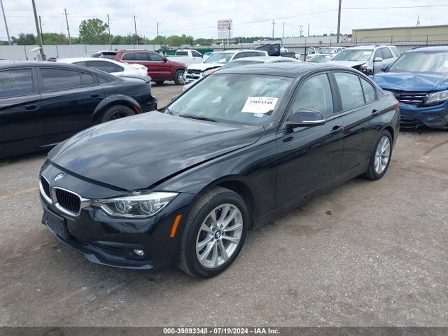 BMW 320i 2018 WBA8A9C50JAH12693 Image 2