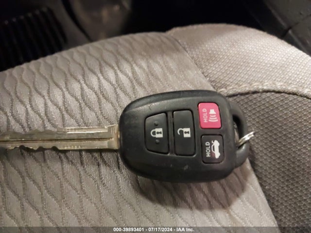 Toyota COROLLA LE 2018 5YFBURHEXJP782302 Image 11