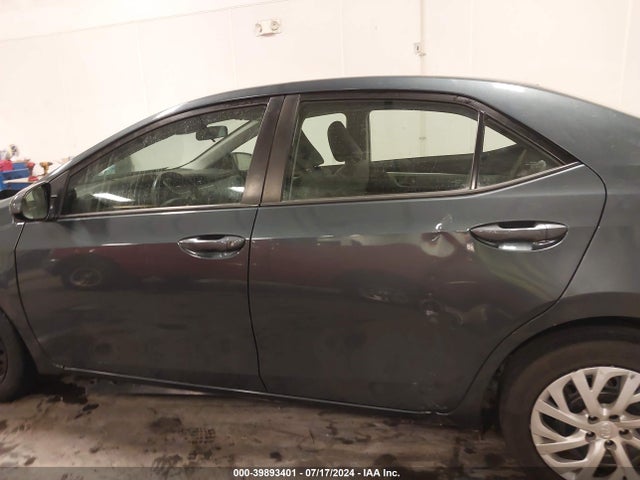 Toyota COROLLA LE 2018 5YFBURHEXJP782302 Image 15
