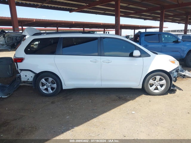 Toyota Sienna Le 8 Passenger 2017 5TDKZ3DC7HS788627 Image 14
