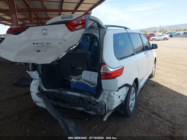Toyota Sienna Le 8 Passenger 2017 5TDKZ3DC7HS788627 Image 4