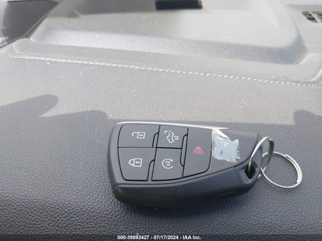 3GTUUDET9NG622552 GMC Sierra 1500 4wd  Short Box Slt