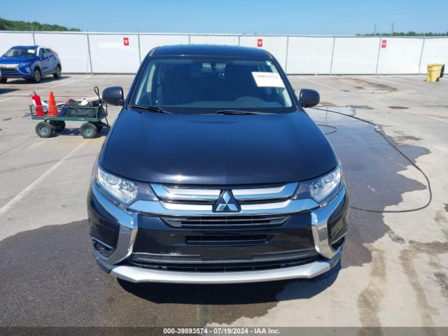 JA4AZ2A3XHZ031076 Mitsubishi Outlander Es