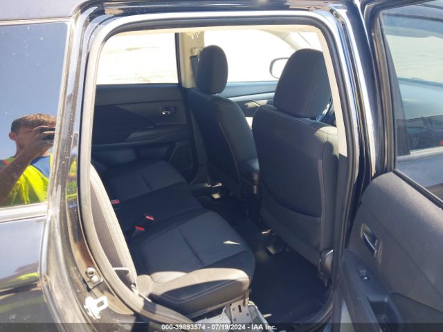 JA4AZ2A3XHZ031076 Mitsubishi Outlander Es