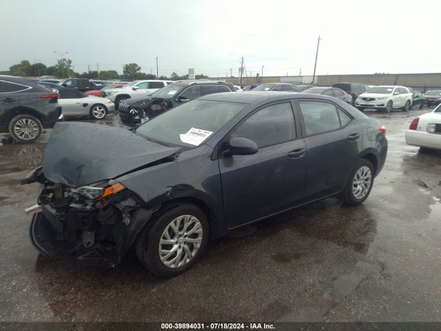 Toyota COROLLA LE 2018 5YFBURHEXJP744892 Image 2