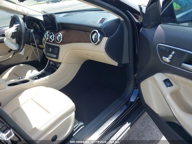 WDCTG4EB3KU020503 Mercedes-Benz GLA 250