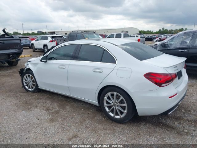 WDD3G4EB4KW022647 Mercedes-Benz A 220