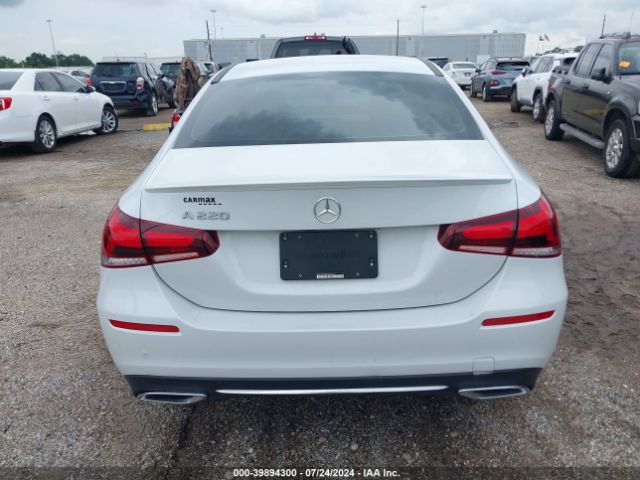 WDD3G4EB4KW022647 Mercedes-Benz A 220
