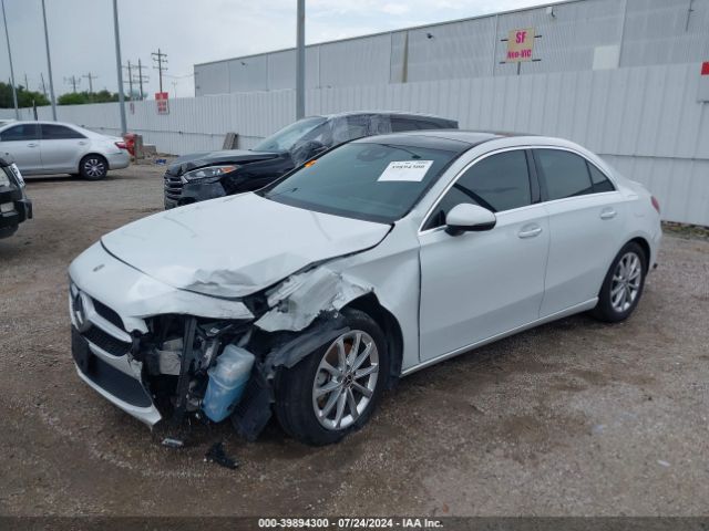 WDD3G4EB4KW022647 Mercedes-Benz A 220