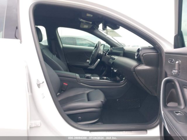 WDD3G4EB4KW022647 Mercedes-Benz A 220
