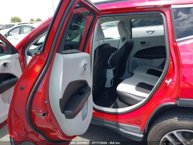 3C4NJCBB3JT488299 Jeep Compass Sun And Wheel Fwd
