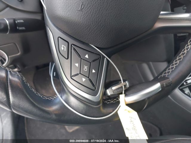 SJKCH5CR3JA045195 Infiniti Qx30 Premium