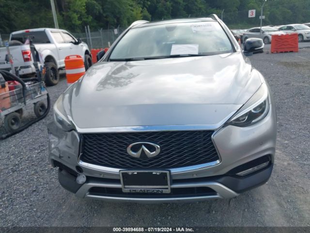 SJKCH5CR3JA045195 Infiniti Qx30 Premium