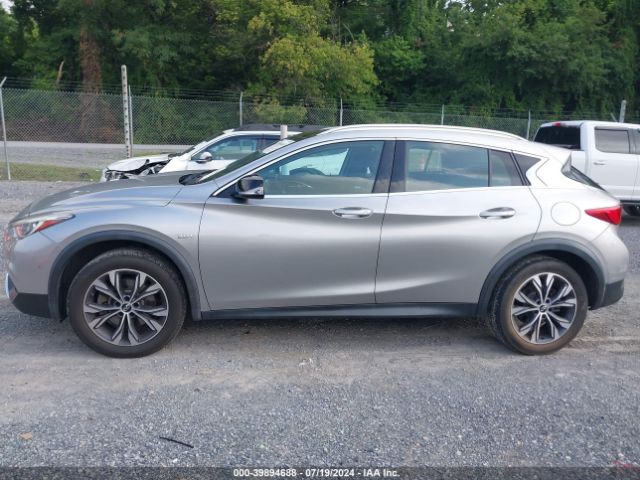 SJKCH5CR3JA045195 Infiniti Qx30 Premium