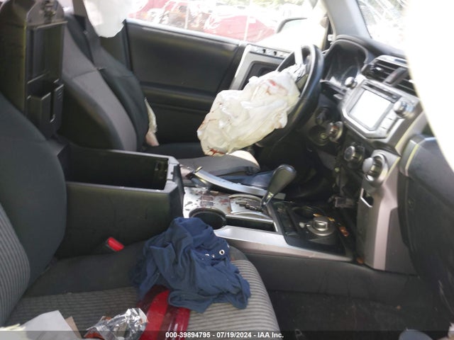 Toyota 4RUNNER SR5 2019 JTEBU5JR7K5677989 Image 5