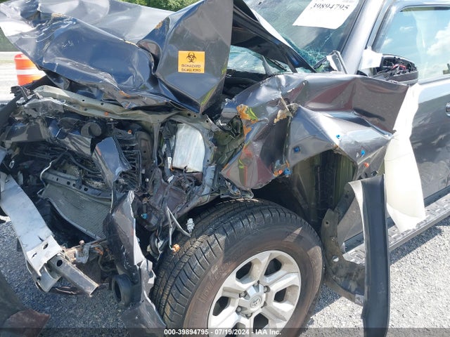 Toyota 4RUNNER SR5 2019 JTEBU5JR7K5677989 Image 6