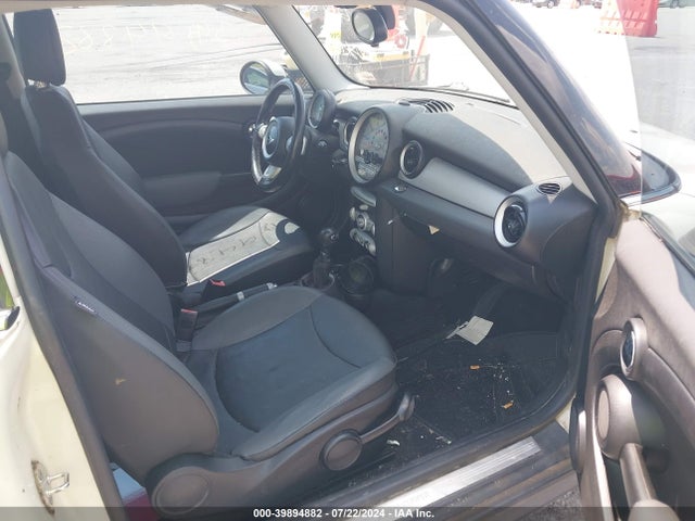 2008 MINI COOPER CLUBMAN WMWML33528TN68422 Photo 4