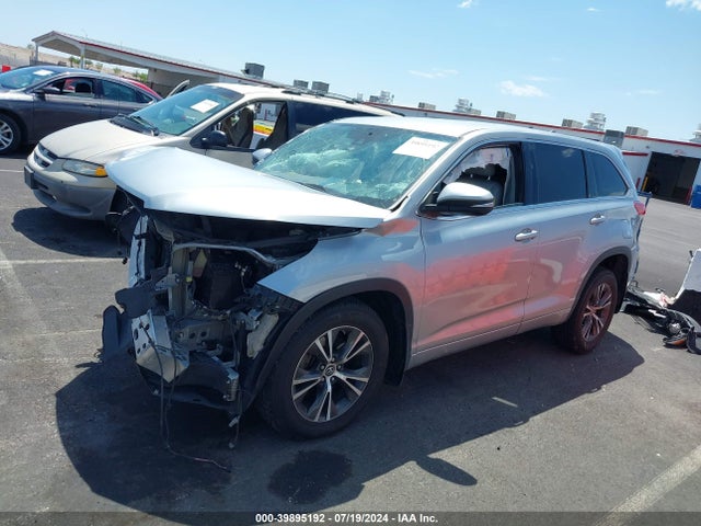 Toyota Highlander Le Plus 2017 5TDBZRFH0HS406045 Image 2