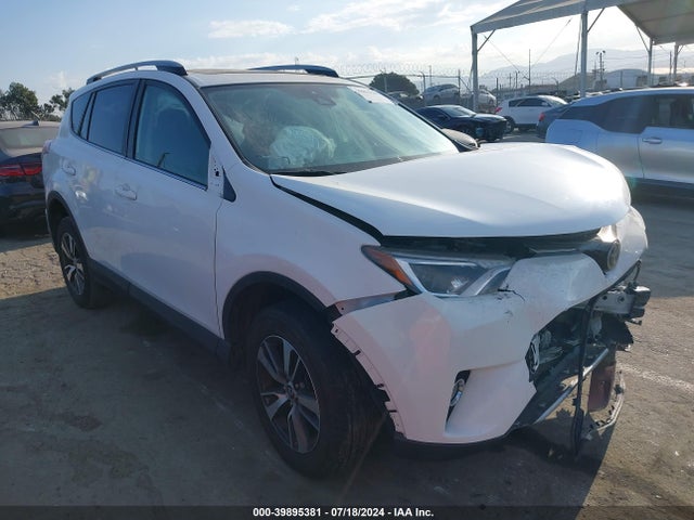 Toyota Rav4 Xle 2017 JTMWFREV1HJ111874 zdjęcie główne
