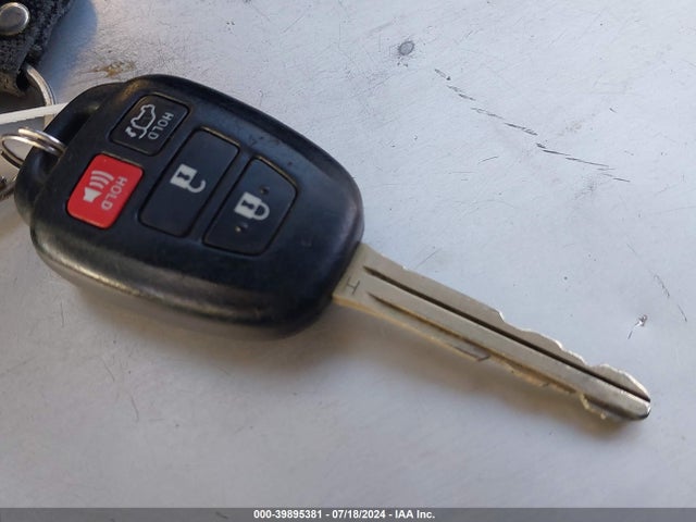 Toyota Rav4 Xle 2017 JTMWFREV1HJ111874 Image 11