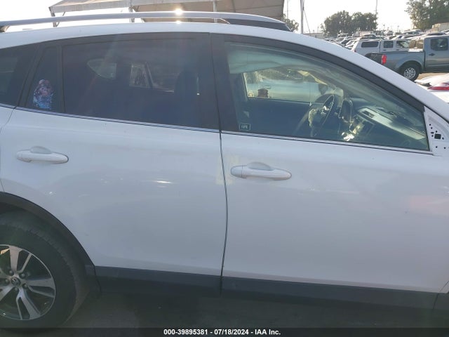 Toyota Rav4 Xle 2017 JTMWFREV1HJ111874 Image 13