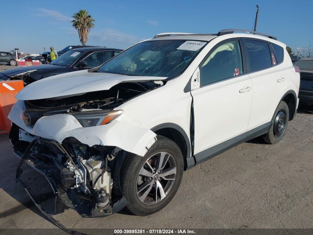 Toyota Rav4 Xle 2017 JTMWFREV1HJ111874 Image 2
