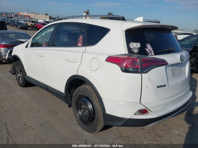Toyota Rav4 Xle 2017 JTMWFREV1HJ111874 Image 3