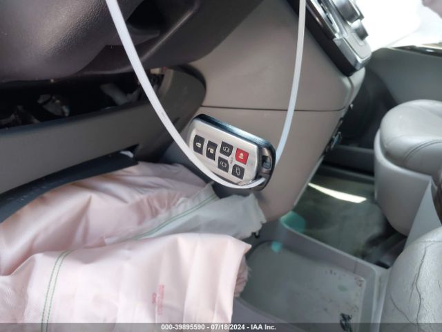 5TDYK3DC0GS705925 Toyota Sienna Xle 8 Passenger