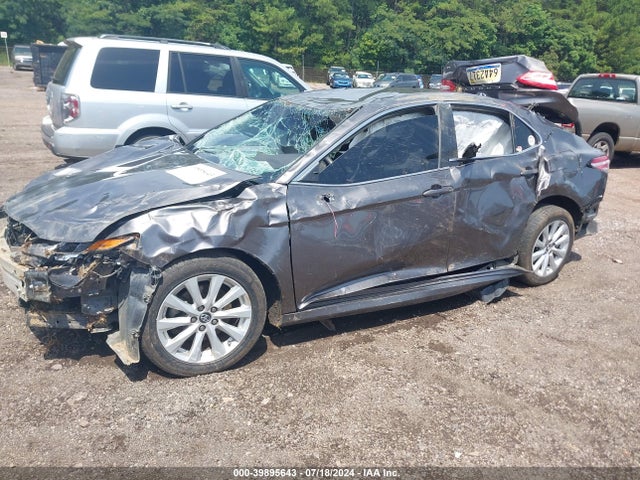 Toyota CAMRY LE 2018 4T1B11HKXJU078826 Image 2