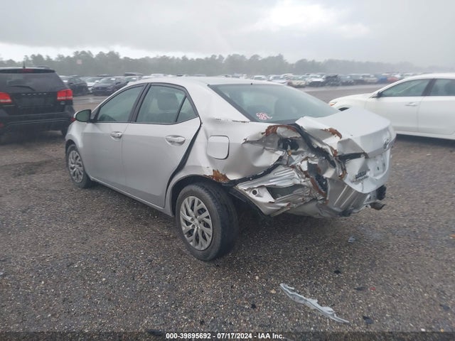 Toyota COROLLA LE 2018 2T1BURHE8JC118807 Image 3