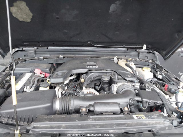 1C4HJXDG0JW115275 Jeep Wrangler Unlimited Sport S 4x4