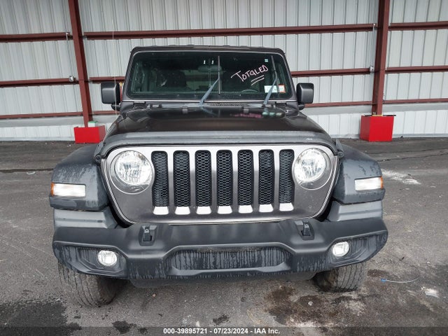 1C4HJXDG0JW115275 Jeep Wrangler Unlimited Sport S 4x4