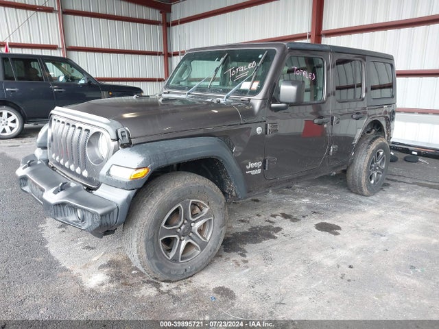1C4HJXDG0JW115275 Jeep Wrangler Unlimited Sport S 4x4