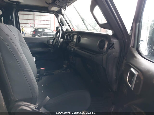 1C4HJXDG0JW115275 Jeep Wrangler Unlimited Sport S 4x4