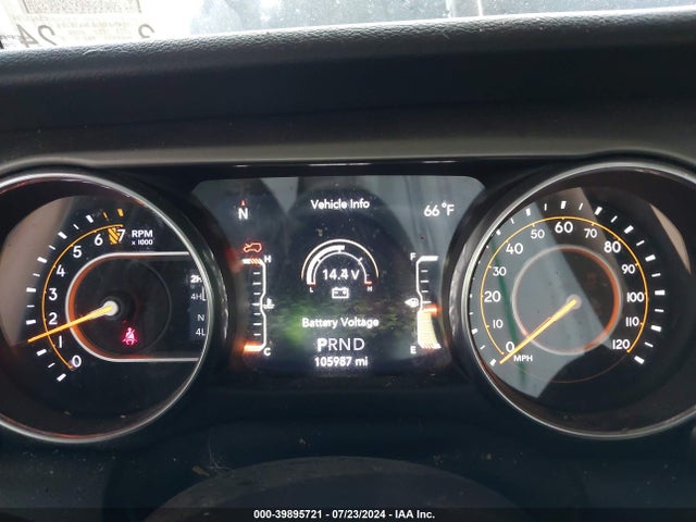 1C4HJXDG0JW115275 Jeep Wrangler Unlimited Sport S 4x4