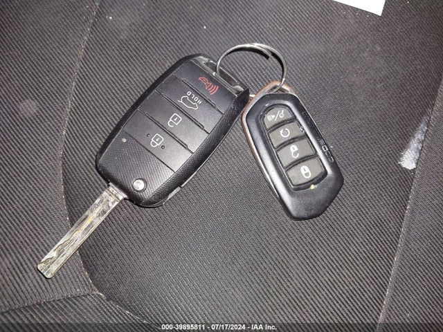 KIA SOUL + 2017 KNDJP3A52H7473185 Image 11
