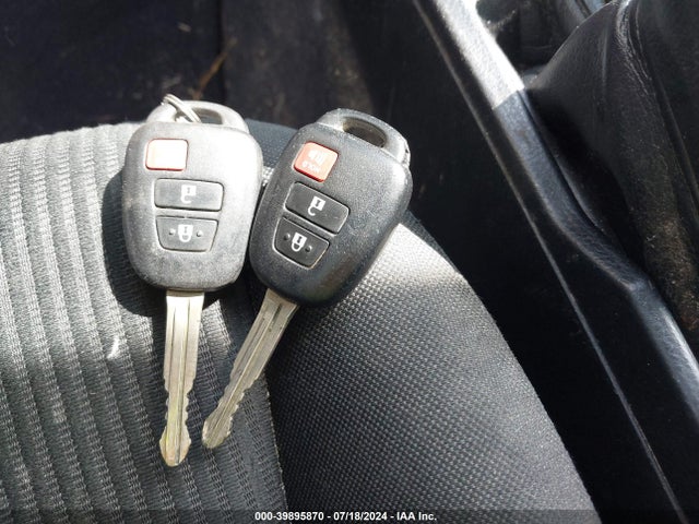 Toyota RAV4 LE 2016 JTMBFREV3GJ074968 Image 11