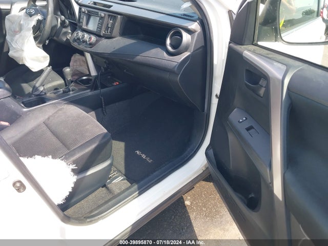 Toyota RAV4 LE 2016 JTMBFREV3GJ074968 Image 5