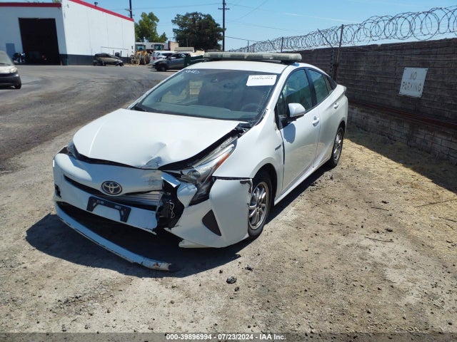 Toyota Prius Two 2017 JTDKBRFU1H3035450 Image 2
