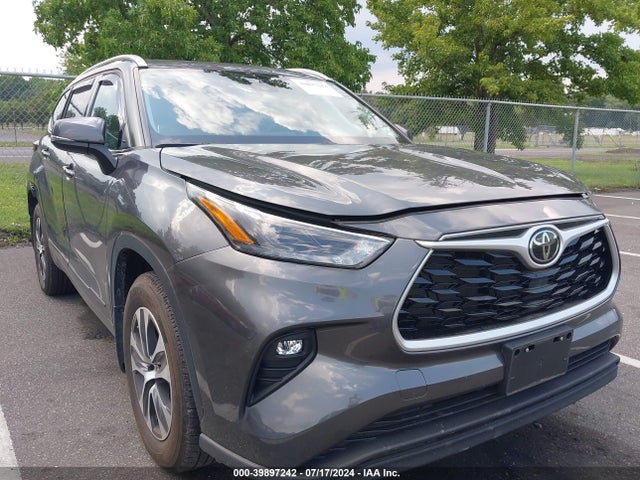 Toyota Highlander Xle 2022 5TDGZRBH5NS559818 Image 1