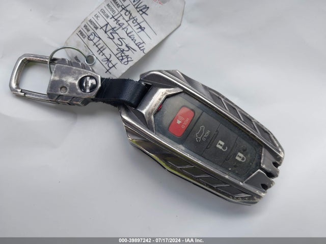 Toyota Highlander Xle 2022 5TDGZRBH5NS559818 Image 11