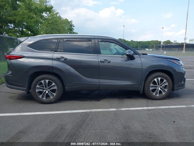 Toyota Highlander Xle 2022 5TDGZRBH5NS559818 Image 13