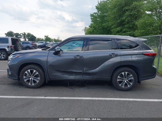 Toyota Highlander Xle 2022 5TDGZRBH5NS559818 Image 14
