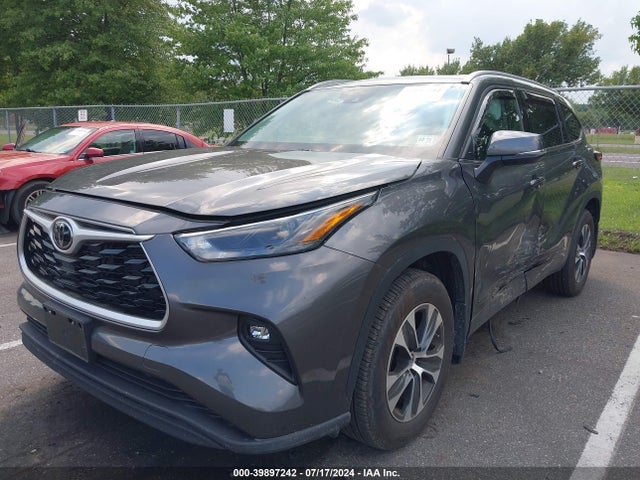 Toyota Highlander Xle 2022 5TDGZRBH5NS559818 Image 2