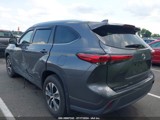 Toyota Highlander Xle 2022 5TDGZRBH5NS559818 Image 3