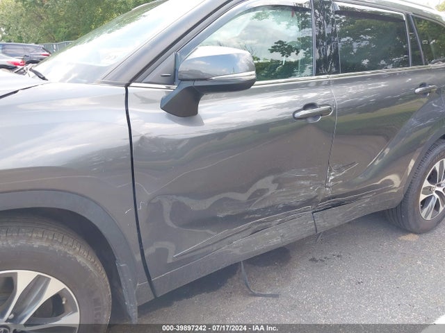 Toyota Highlander Xle 2022 5TDGZRBH5NS559818 Image 6