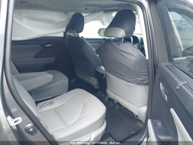 Toyota Highlander Xle 2022 5TDGZRBH5NS559818 Image 8