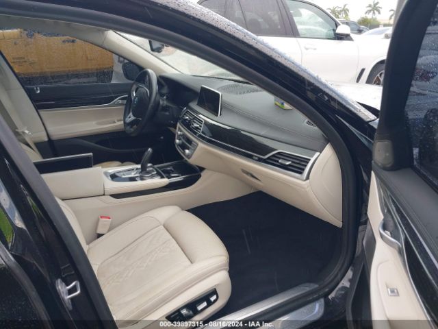 WBA7T2C0XMCG05256 BMW 740I