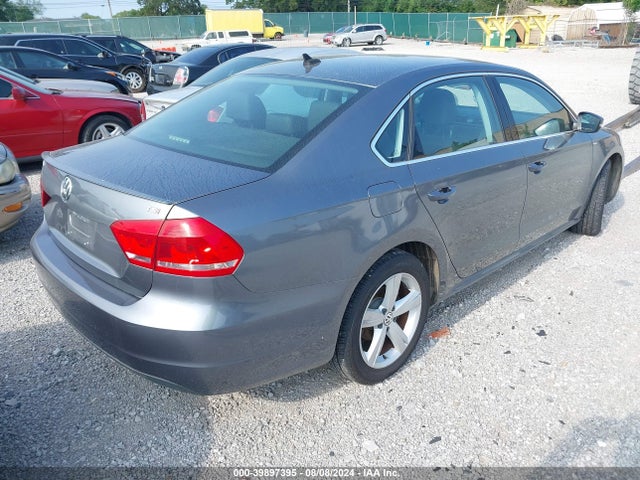 1VWAT7A38EC038964 Volkswagen Passat 1.8t Wolfsburg Edition
