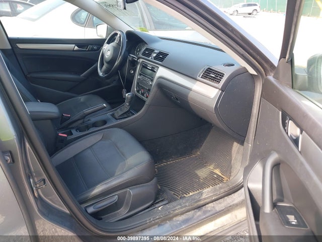 1VWAT7A38EC038964 Volkswagen Passat 1.8t Wolfsburg Edition